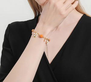 2025 nuova <span class=keywords><strong>collana</strong></span> <span class=keywords><strong>di</strong></span> fiori Gardenia in oro placcato placcato in ottone per donne simpatiche collane con ciondolo arancio agrumi - Product Image 4