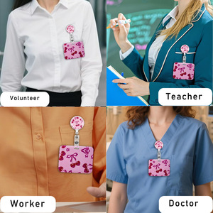 ที่ใส่บัตรแนวนอนสีชมพูเชอร์รี่ สายคล้องคอแบบถอดได้ พิมพ์ลายสกรีนและพิมพ์ลายแบบรีดร้อน พร้อมหัวเข็มขัดรูปสุนัข เรือสำราญ - Product Image 2