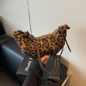 Sac à bandoulière vintage pour femme à imprimé léopard, nouveau sac à corne tendance à porter à l'épaule - Product Image 1