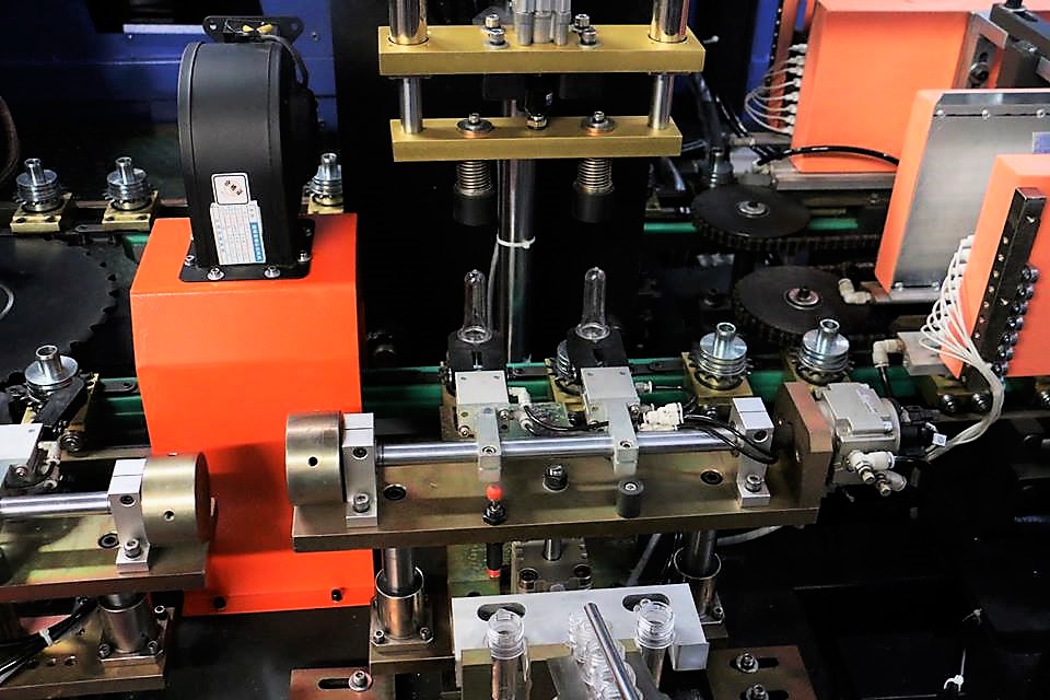 High speed 200ml 330ml 500ml 600ml Plastic mineral water Bottle blow molding Machine PET bottle making Machine