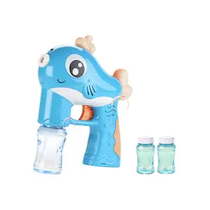 Pistolets à bulles d'eau de savon électrique pour flétan pour enfants souffleur de machine à bulles de poisson en plastique avec musique et lumière pour jeu de fête d'été