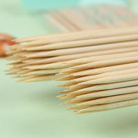 Brochettes de barbecue longues en bambou naturel de qualité alimentaire, écologiques, biodégradables, pointues, portables pour camping en extérieur et grillades au charbon de bois