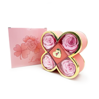 Boîte à bijoux roses conservées trèfle à quatre feuilles fleurs éternelles peinture en aérosol en plastique carré Simple commande minimale 100 pièces pour