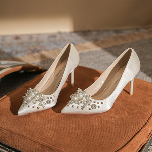 Sandalias de Tacón Alto 6681-47A, Satinadas, Punta en Pico, Tacón de Aguja, con Perlas y Pedrería, Zapatos de Novia Elegantes y Cómodos, Forro de Algodón - Product Image 1