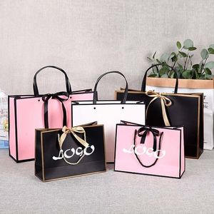Sacs cadeaux en papier de luxe imprimés sur mesure - Sacs de shopping de marque haut de gamme avec poignées torsadées pour les ouvertures de magasins - Product Image 6