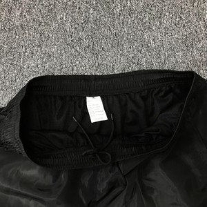 Short d'entraînement pour sports de plein air personnalisé en gros taille moyenne en toile avec décoration vintage méthode de tissage non tissé - Product Image 4