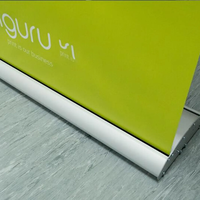Mini-stand de table enroulable sur mesure avec base en aluminium et impression de haute qualité