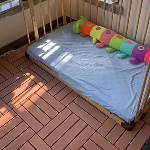 Baldosas de terraza entrelazadas de PP impermeables para balcón, techo y terraza, fáciles de instalar, sin necesidad de pegamento - Product Image 1