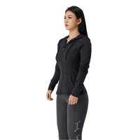 Ensemble solide de yoga de remise en forme logo personnalisé vêtements de sport veste trou décoration grande taille élastique serré court veste de loisirs pour les femmes