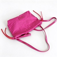 Tas Selempang Dumpling Anti Air Bahan Nilon Mengkilap dengan Tali PU Tipis dan Sisi Berkerut untuk Wanita, Cocok untuk Liburan Akhir Pekan, Kencan, dan Liburan