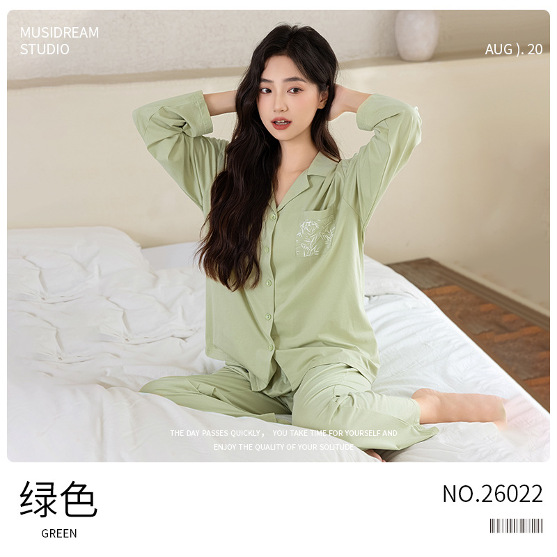 Green [Silky smooth texture, bare-skin feel]