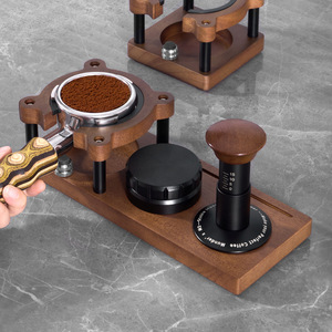 Support universel moderne et minimaliste pour tamper à café, accessoire de rangement pour poignée de machine à café, support de <span class=keywords><strong>tamping</strong></span> en bois de Sapele, outil de dosage - Product Image 1