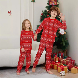 Pigiama Familiare di Alta Qualità 100% Poliestere Stile Nordico, Motivo Fair Isle con Renne, Logo Personalizzato, Abbigliamento da Notte per le Feste - Product Image 3