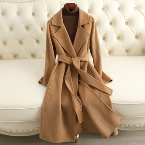 Abrigo LARGO DE Cachemira de doble cara para mujer en un estilo Hedy, con un aspecto ajustado y elegante, hecho de abrigo de lana. - Product Image 6