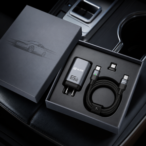 Cargador Inalámbrico Magnético para Auto con Cable de Carga, Diseño Moderno para un Uso Conveniente en el Vehículo, Set de Regalo - Product Image 2
