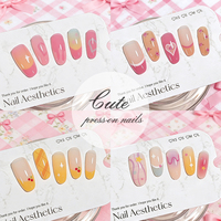 120 faux ongles à presser, boîte à 4 compartiments, forme amande moyenne, rose doux et jaune, motifs cerise, cœur et floral, pré-dessinés