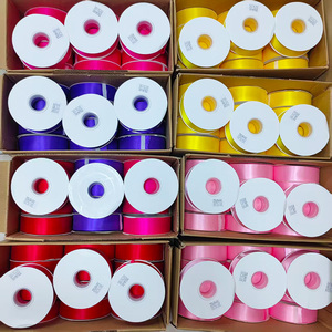 ริบบิ้นผ้าซาตินโพลีเอสเตอร์พรีเมียม 196 สี ม้วน 50 หลา กว้าง 1.5 นิ้ว (4 ซม.) พร้อมการ์ดกระดาษโลโก้แบบกำหนดเอง ออกแบบ OEM สำหรับตกแต่ง - Product Image 3