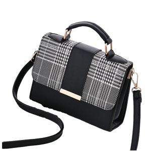 Maleta de viaje masculina de cuero Crazy Horse con compartimento plegable para zapatos y trajes además de funda para ropa. - Product Image 4
