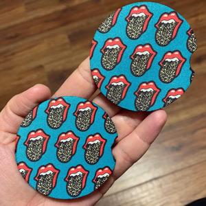 Posavasos para coche con diseño de lengua de guepardo, hechos a mano, Felicidad - Product Image 1
