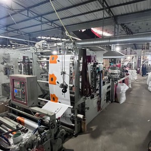 Machine à fabriquer des sacs Hongtong RHT-800 220V, équipement de production de sacs à fermeture éclair en plastique pour l'emballage de vêtements et de textiles de maison - Product Image 2