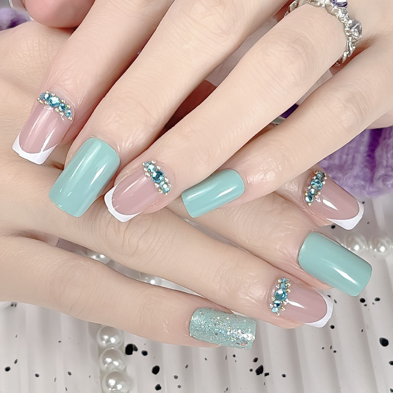 Wholesale Seller High Quality 3D Press on Nails Cat Eyes With Charm and Glitter Diamond Medium Almond Luxury Press on Nails