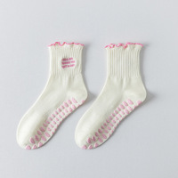 Chaussettes de sport pour femmes avec logo personnalisé, antidérapantes, pour le fitness, le Pilates, le ballet, couleur rose crème, chaussettes de yoga en coton de haute qualité