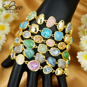 Pulsera de Piedras de Cristal Coloridas de Alta Calidad con un Toque Romántico y Caprichoso, Chapada en Oro de 14K, con Cuentas de Latón y Dijes de Piedras Preciosas - Product Image 6