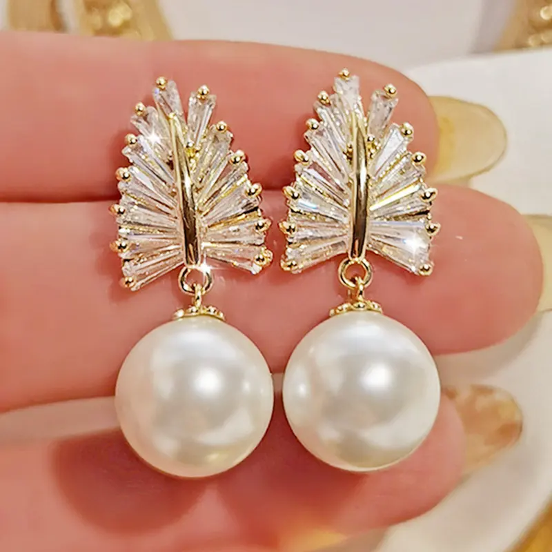 CAOSHI Elegant 18K Gold Plated Round Freshwater Pearl Jewelry Women Leaf Shaped Cubic Zirconia Shiny Diamond Drop Stud Earring