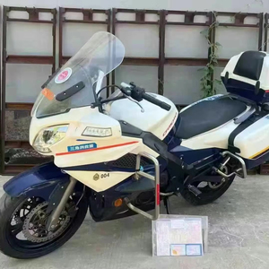 Spring King VIP <span class=keywords><strong>650</strong></span> Edición Ejecutiva - Motocicleta de Turismo de Gran Cilindrada y Alto Rendimiento - Product Image 5