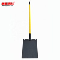 Outil d'extinction d'incendies en zone herbeuse, batte anti-incendie de 150 cm, manche en fibre de verre, poignée en caoutchouc, batte en caoutchouc FR 30x30 cm, lutte contre les incendies forestiers