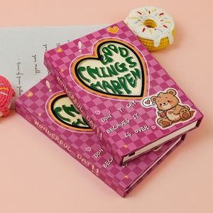 Nuovo prodotto personalizzato rosa a scacchi orso cartone animato con fibbia magnetica Notebook cartonato - Product Image 5