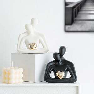 Adornos de Cerámica Art <span class=keywords><strong>Deco</strong></span> Abstractos y Sencillos en Blanco y Negro con Figura de Pareja Abrazada, Tamaño Personalizado para Decoración del Hogar y Regalos - Product Image 1
