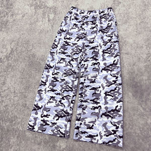 Pantalon de jogging ample de rue personnalisé, pantalon de survêtement ample, lourd, à jambe droite, pantalon de survêtement baggy en coton de marque camouflage empilé - Product Image 1