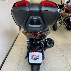 Yamaha T-MAX TECH MAX 560cc 47,6 CV 218 kg 2022 - Product Image 2