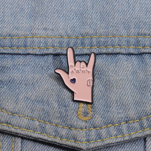 Dessin animé doigt geste amour émail broche broche métal revers sac à dos pull chemise Fans cadeau décoration dessin animé ami accessoires - Product Image 1