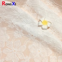 Prix de gros RXF2207 broderie de fleurs 3D coton oeillet dentelle blanc tissu personnalisé décontracté Piqué pour robes de femmes