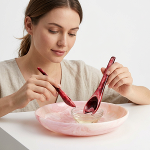 Plato de Servir de Resina Hecho a Mano, Diseño Minimalista con Marmoleado Rosa, Ecológico, Apto para Lavavajillas, para Fiestas, Hogar y Restaurantes - Product Image 1