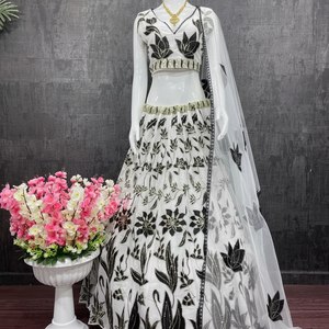 Lehenga Choli traditionnel de haute qualité en noir blanc Georgette tissu chaîne séquence travail pour les fêtes pakistanaises indiennes mariages - Product Image 1