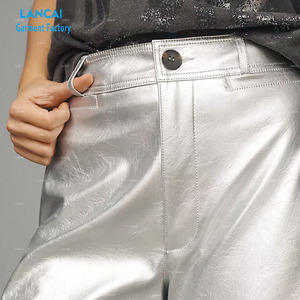 Pantalón de mujer de tela de cuero con logotipo personalizado, pantalón informal de talla grande para mujer - Product Image 4