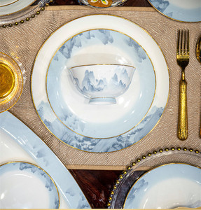 लक्जरी टेबलवेयर सेट सोने की रिम हड्डी चीन सिरेमिक प्लेट सूप कटोरे रात में शाही चीनी मिट्टी के बर्तन सेट - Product Image 5