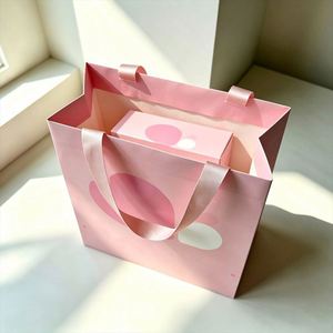 Sac en papier robuste blanc sans couture, personnalisé avec logo en feuille d'or gaufrée et laminée, écologique, pour promotion commerciale - Product Image 3
