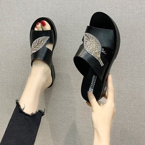 Sandalias de plataforma con estampado y punta abierta de cuero para mujer, suela blanda, para uso exterior, para mujeres de mediana edad y mayores, novedad de verano. - Product Image 2