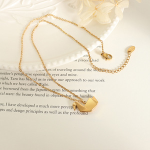 Classique Origami Animal Pendentif Collier Ras Du <span class=keywords><strong>Cou</strong></span> 18K Plaqué Or Chaîne En Acier Inoxydable Origami Grue Pendentif Collier - Product Image 4