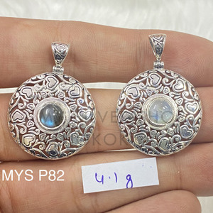 Pendentif en argent sterling 925 fait main avec des pierres précieuses en forme de petit cœur - Product Image 1