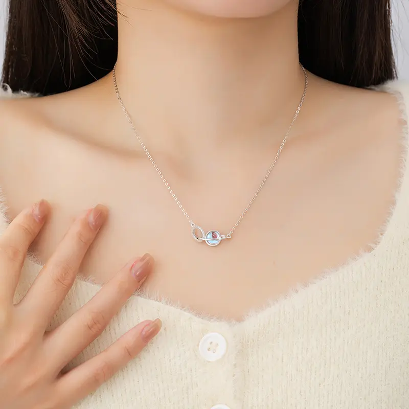 Collar de Plata de Ley 925 con diseño atípico femenino Luz de lujo Piedra de vidrio Cerradura Cadena de hueso Colgante de estrella entrelazada