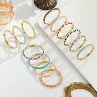 Bracelet jonc tendance pour femme en alliage de zinc, émail cloisonné, plaqué or bicolore, motif floral à charnière à ressort, couleur pastel, vente en gros