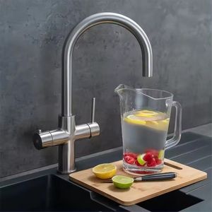Mélangeur en laiton de robinet de cuisine moderne <span class=keywords><strong>4</strong></span> en 1 argenté avec filtre et eau bouillante - Product Image 1