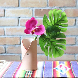 Vase en cuir personnalisé avec un design tendance Instagram, style minimaliste coréen, idéal pour organiser les objets de bureau et - Product Image 3