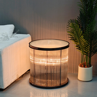 Table d'appoint ronde en verre cannelé de 60 cm avec lumière LED intégrée, cadre en métal noir pour salon, coin canapé, décoration intérieure, meubles