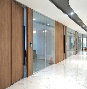Cloison de bureau moderne en verre dépoli à rayures avec cadre en aluminium et système de contrôle d'accès pour la division des espaces de bureau - Product Image 6